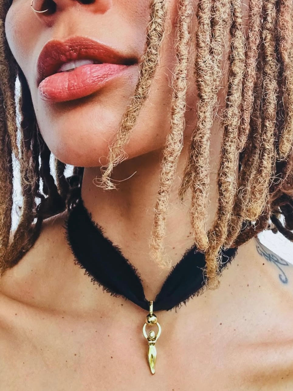 Selene Moon choker
