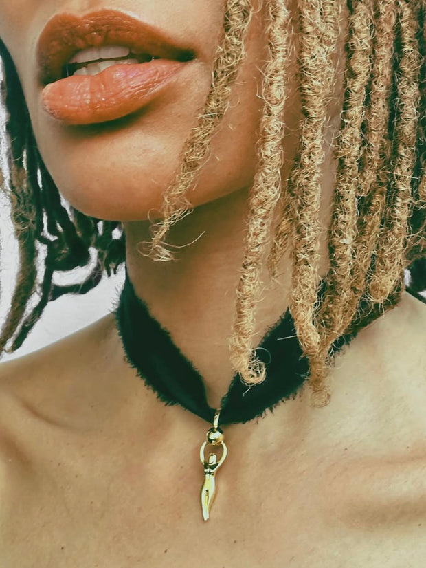 Selene Moon choker