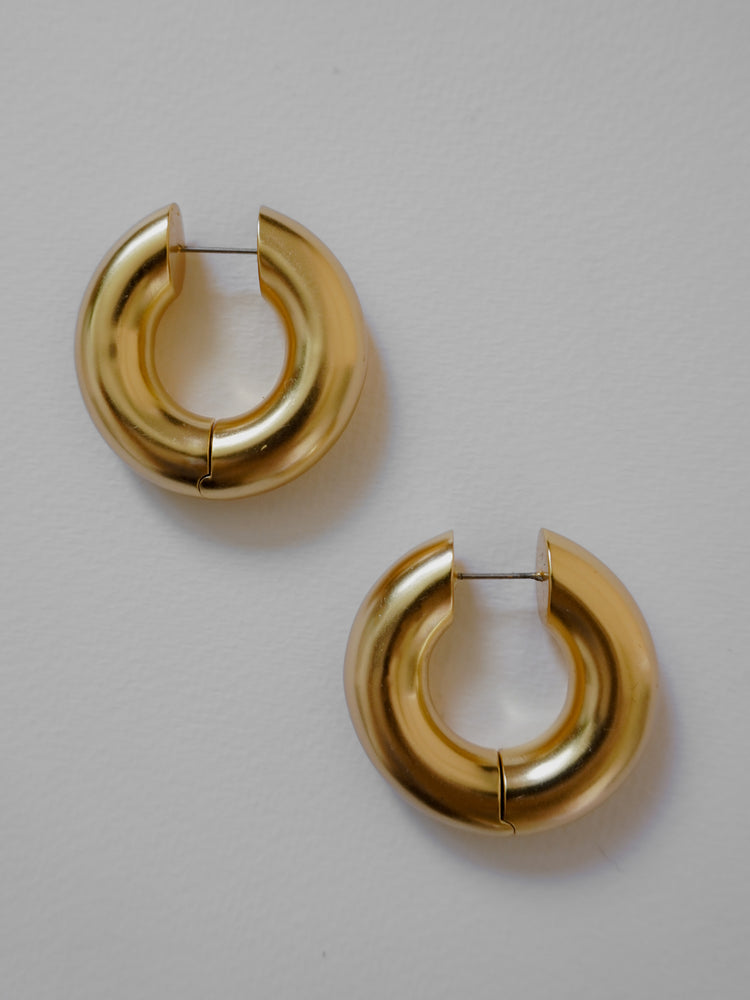 Versil 14K Gold Polished Twisted Oval Hollow Hoop Earrings